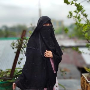 Alternative view of প্রিমিয়াম কালো হিজাব – শালীনতা ও সৌন্দর্যের অনন্য প্রকাশ 🖤