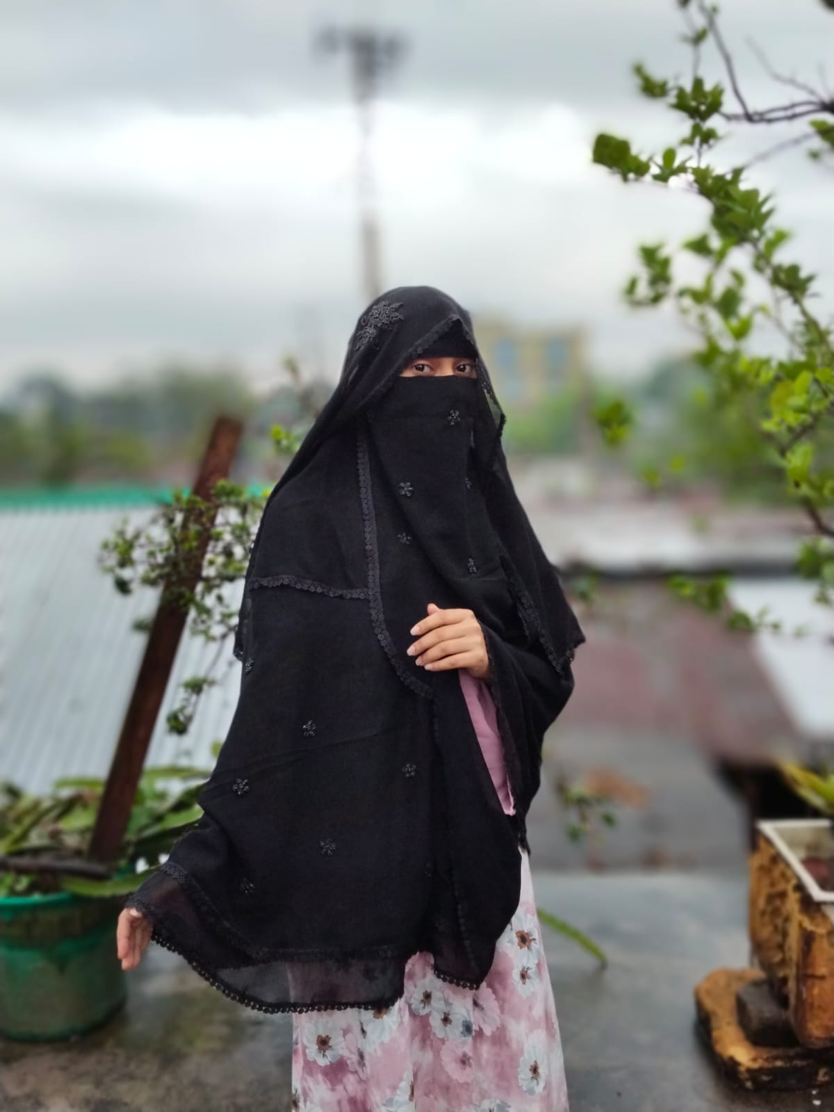 প্রিমিয়াম কালো হিজাব – শালীনতা ও সৌন্দর্যের অনন্য প্রকাশ 🖤 - Image 2