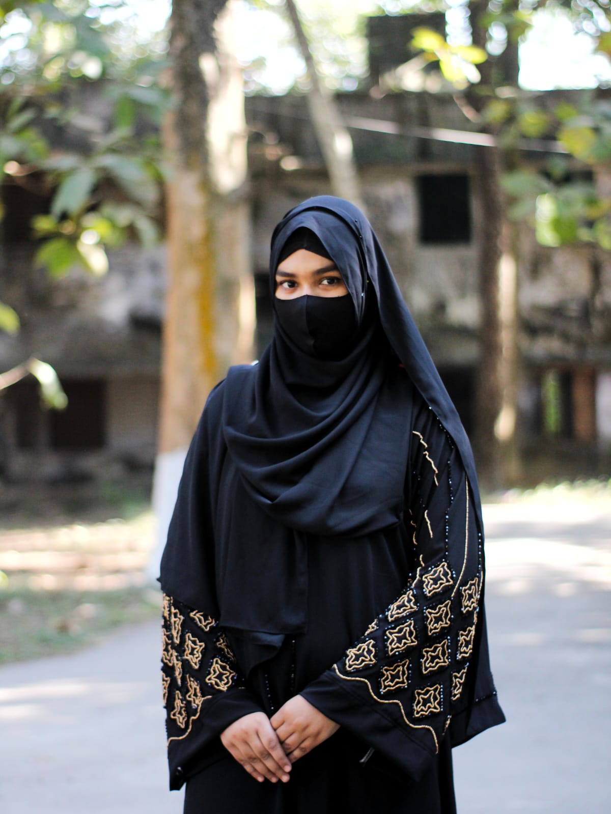 প্রি-অর্ডারে রয়াল চেরি নকশি হ্যান্ড ওয়ার্ক বোরখা | কাস্টম কালার কালেকশন - Image 3