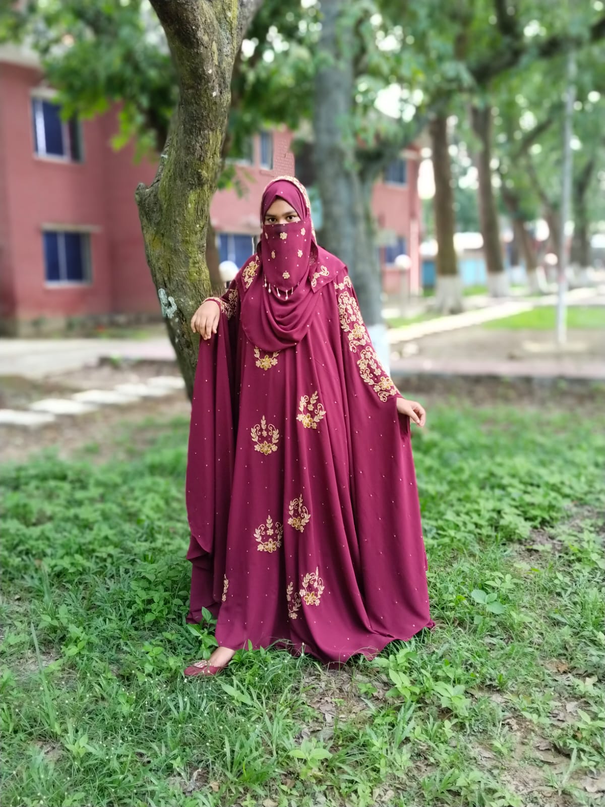 প্রি-অর্ডারে রয়াল চেরি নকশি হ্যান্ড ওয়ার্ক বোরখা | কাস্টম কালার কালেকশন - Image 3
