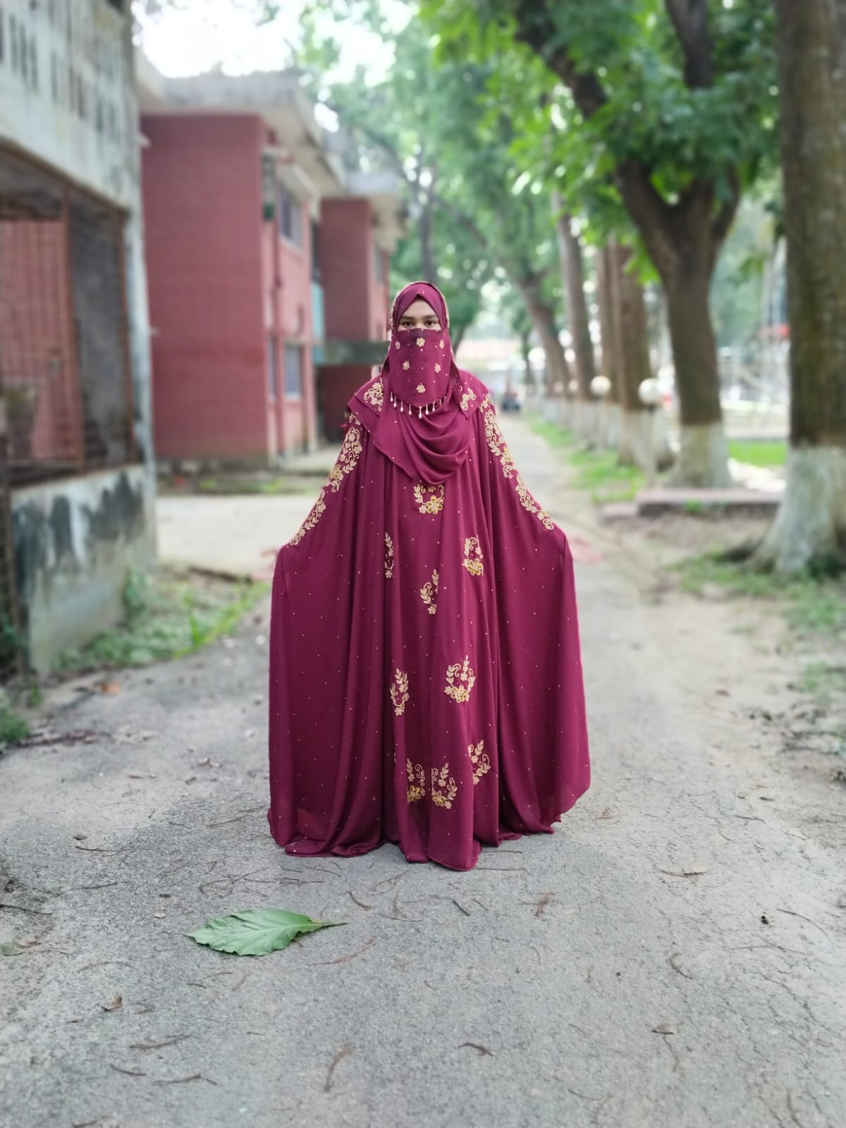 প্রি-অর্ডারে রয়াল চেরি নকশি হ্যান্ড ওয়ার্ক বোরখা | কাস্টম কালার কালেকশন - Image 2