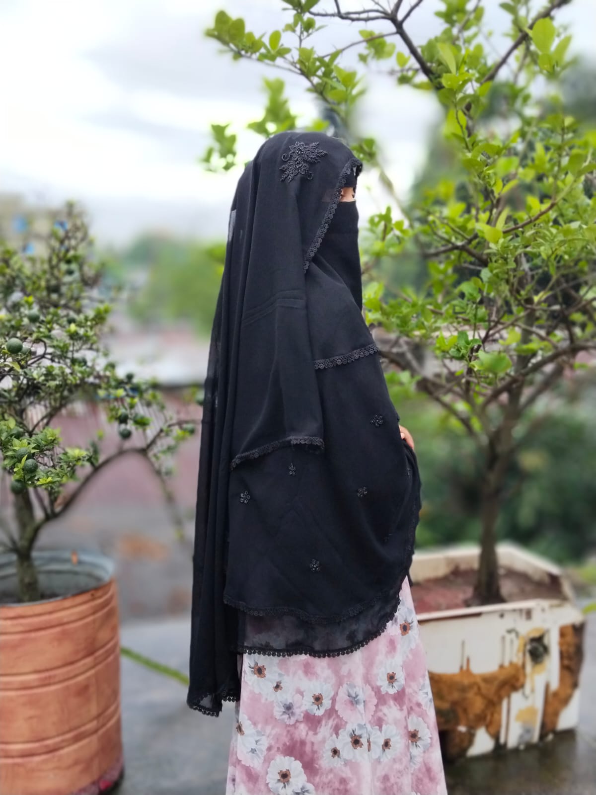 প্রিমিয়াম কালো হিজাব – শালীনতা ও সৌন্দর্যের অনন্য প্রকাশ 🖤 - Image 4