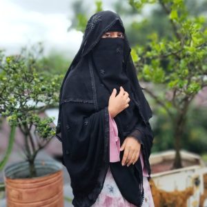 প্রিমিয়াম কালো হিজাব – শালীনতা ও সৌন্দর্যের অনন্য প্রকাশ 🖤