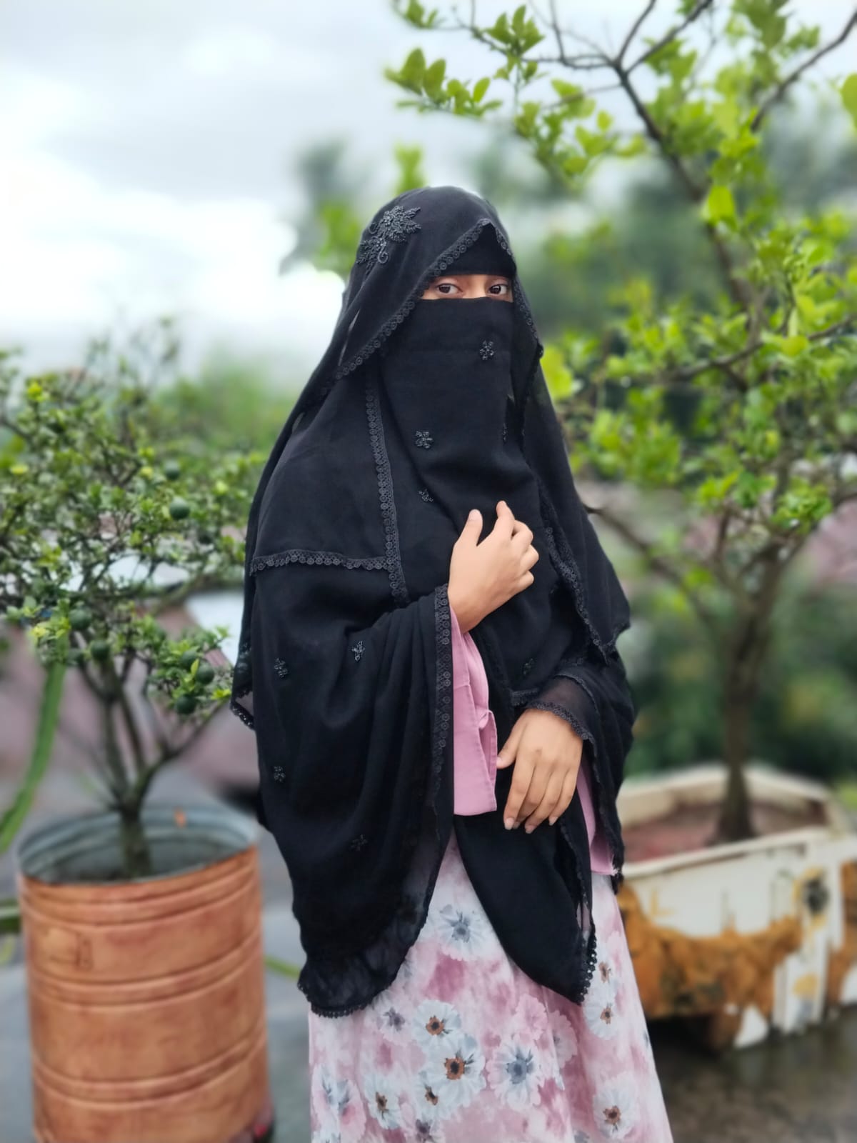 প্রিমিয়াম কালো হিজাব – শালীনতা ও সৌন্দর্যের অনন্য প্রকাশ 🖤