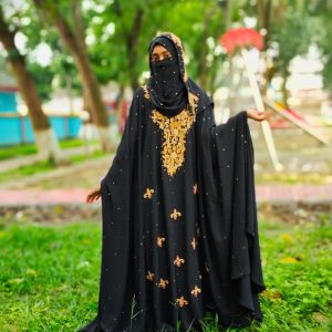 🌸 প্রি-অর্ডারে সম্পূর্ণ হাতের কাজের চেরি কাপড়ের প্রিমিয়াম বোরখা 🌸