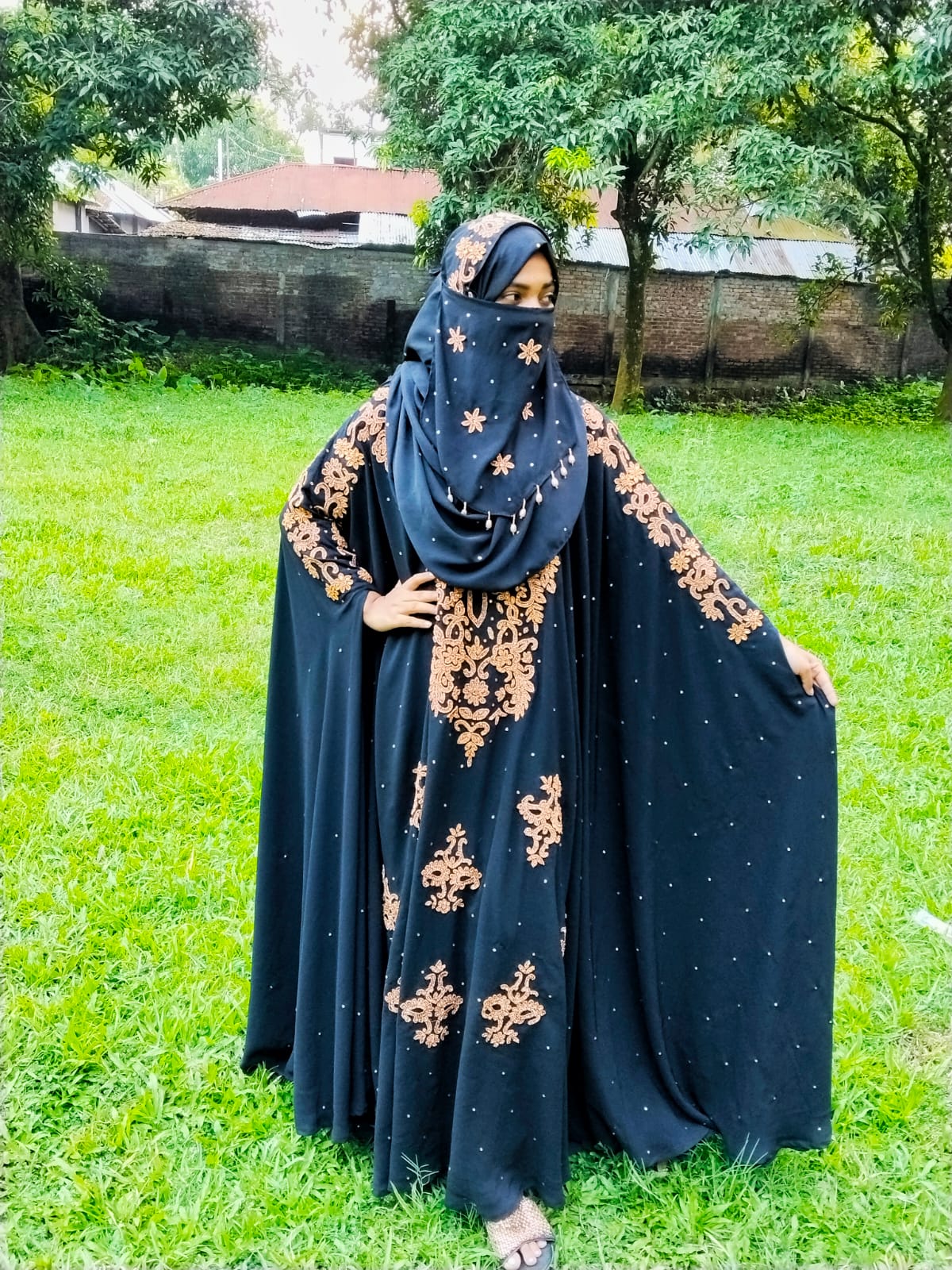 প্রি-অর্ডারে রয়াল চেরি নকশি হ্যান্ড ওয়ার্ক বোরখা | কাস্টম কালার কালেকশন - Image 4