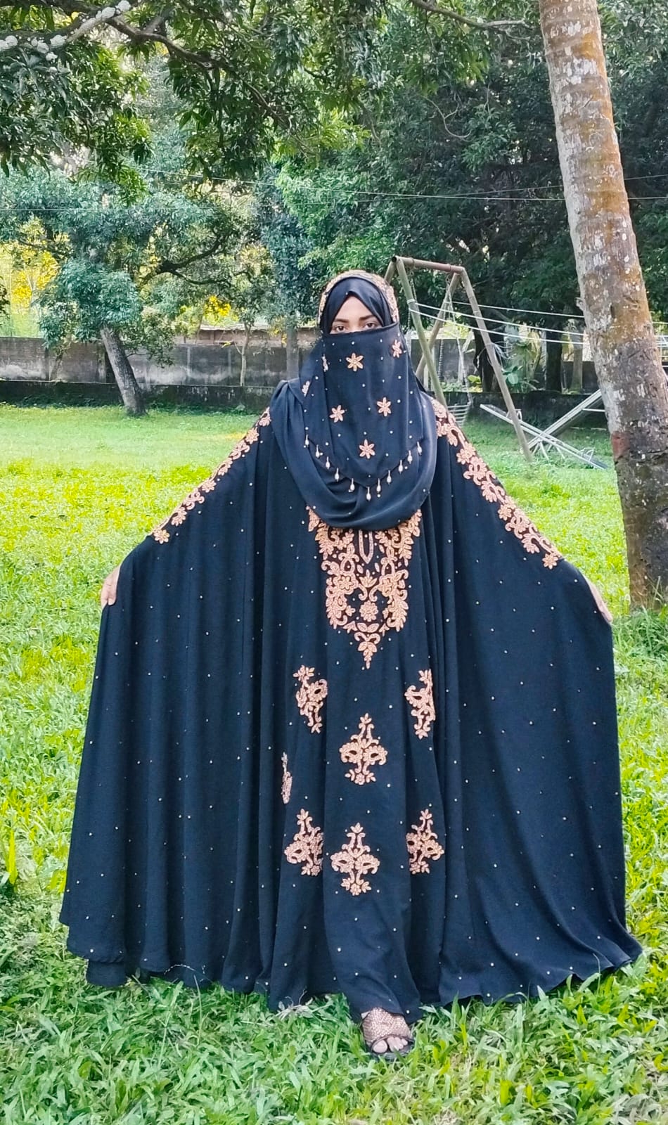 প্রি-অর্ডারে রয়াল চেরি নকশি হ্যান্ড ওয়ার্ক বোরখা | কাস্টম কালার কালেকশন - Image 5